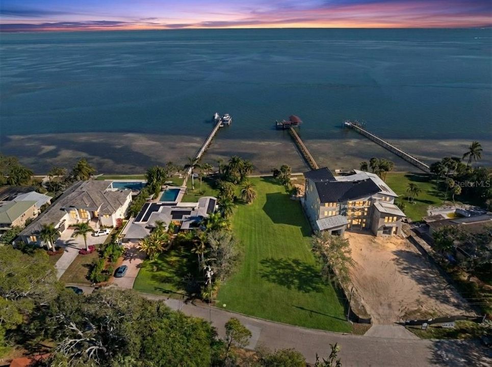 На продажу: $1,500,000 (0.51 acres)