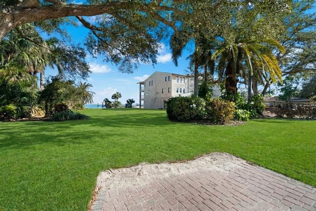 На продажу: $1,500,000 (0.51 acres)