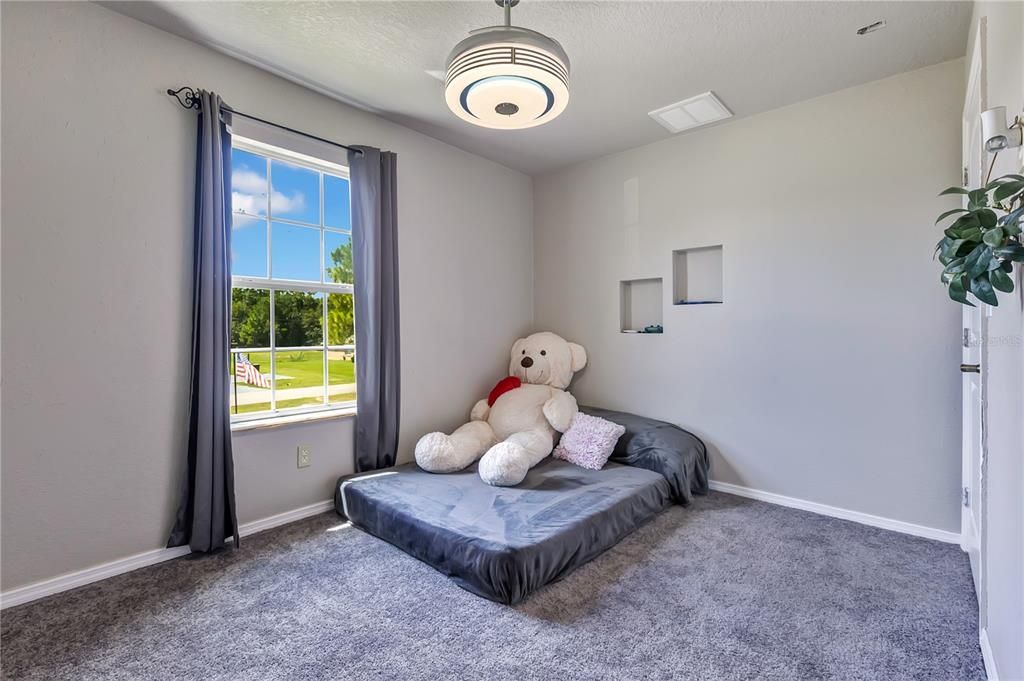 For Sale: $525,000 (6 beds, 3 baths, 2276 Square Feet)