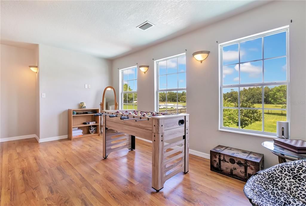 For Sale: $525,000 (6 beds, 3 baths, 2276 Square Feet)