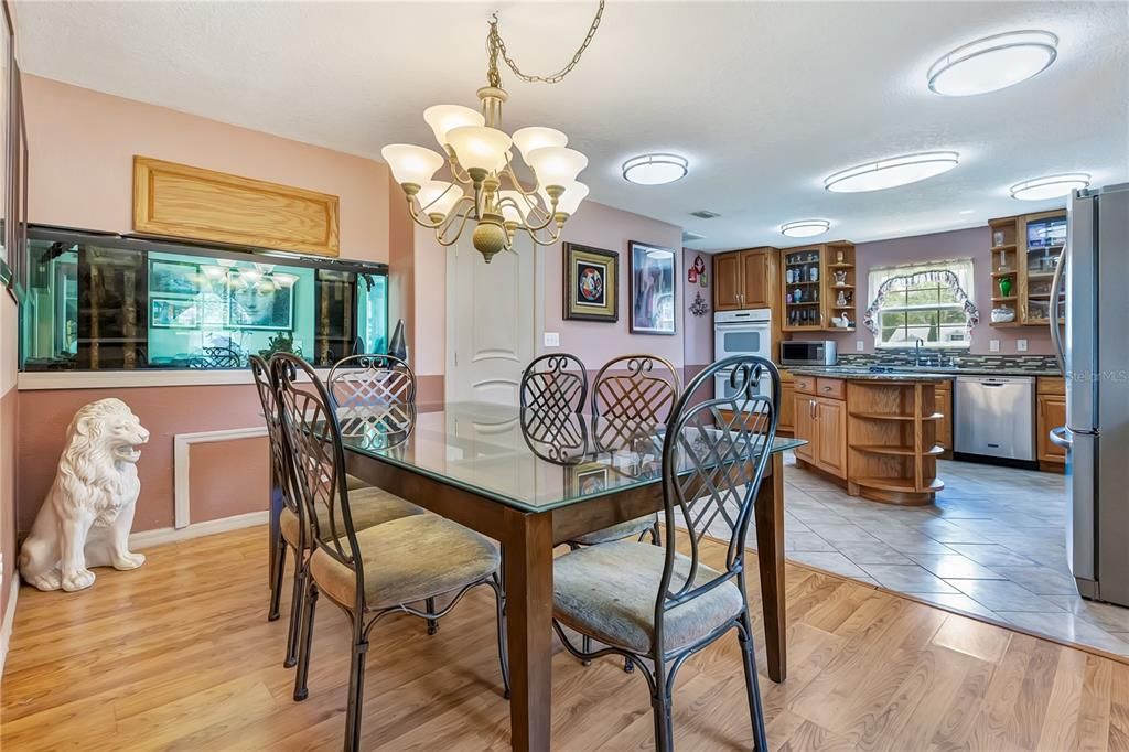 For Sale: $525,000 (6 beds, 3 baths, 2276 Square Feet)