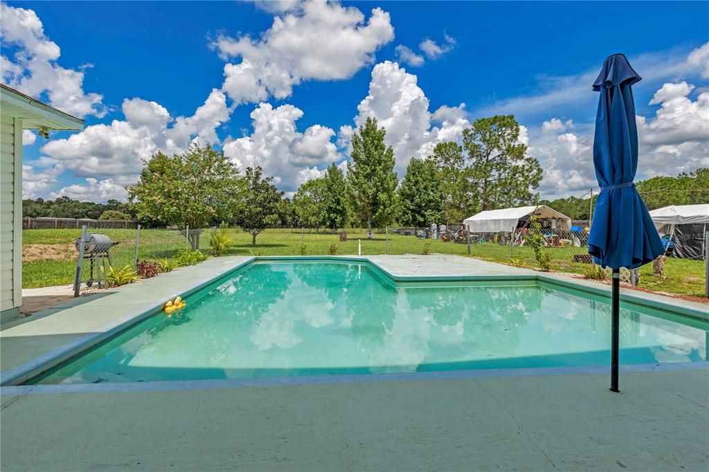For Sale: $525,000 (6 beds, 3 baths, 2276 Square Feet)