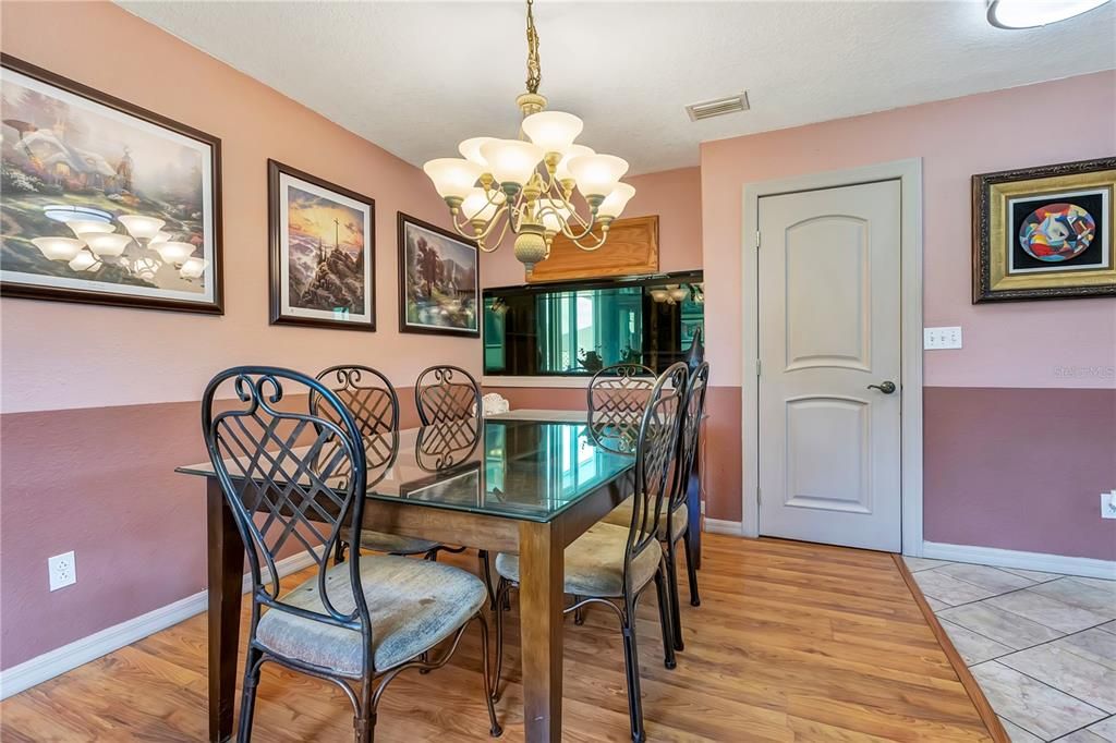For Sale: $525,000 (6 beds, 3 baths, 2276 Square Feet)
