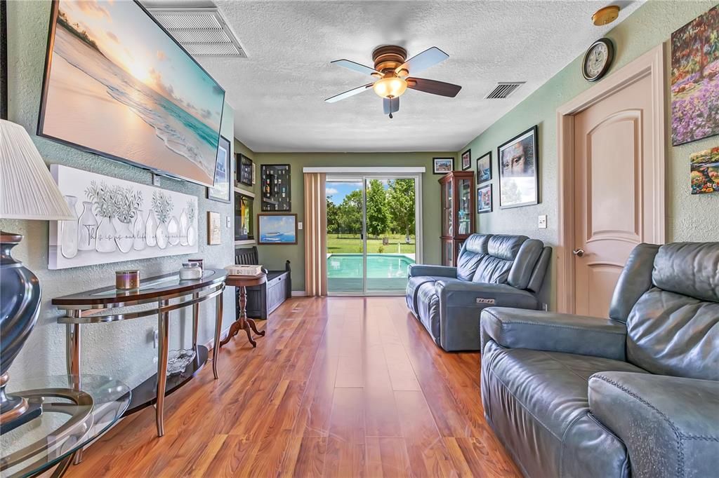 For Sale: $525,000 (6 beds, 3 baths, 2276 Square Feet)