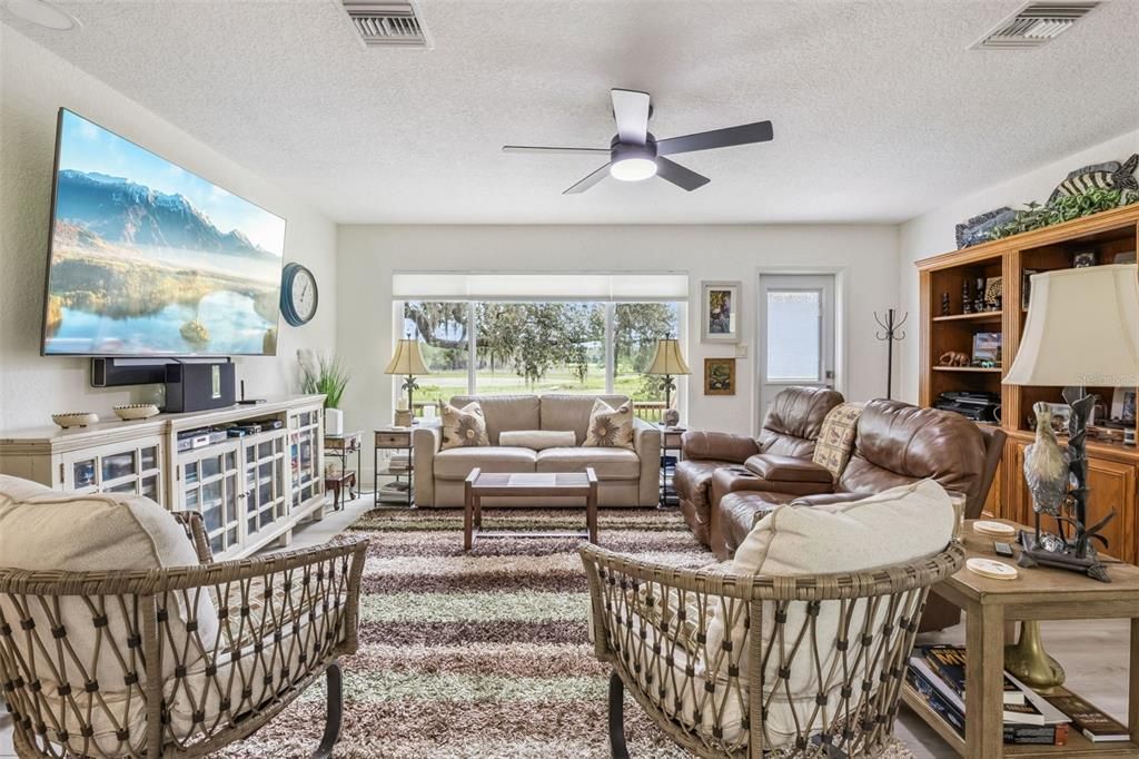For Sale: $499,900 (2 beds, 2 baths, 1450 Square Feet)