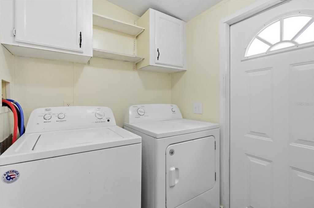 На продажу: $194,900 (3 спален, 2 ванн, 1296 Квадратных фут)