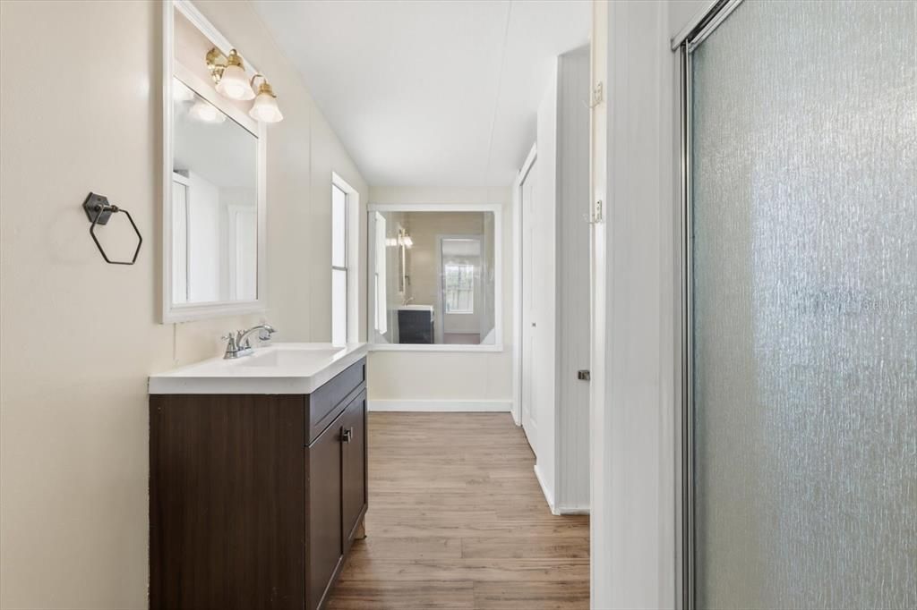 На продажу: $194,900 (3 спален, 2 ванн, 1296 Квадратных фут)