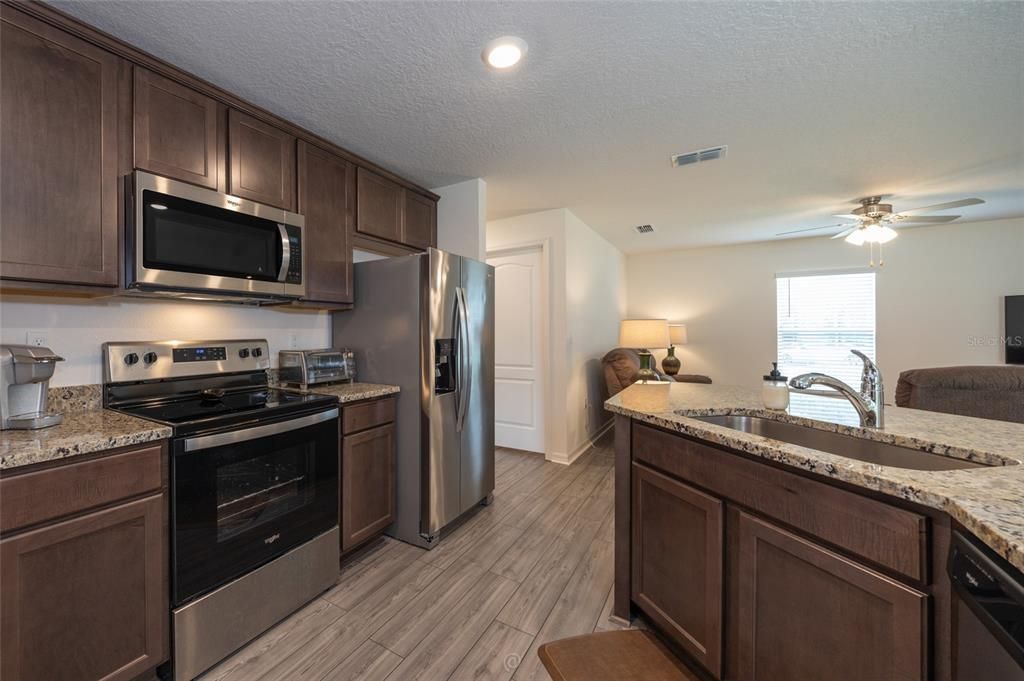 For Sale: $327,500 (3 beds, 2 baths, 1462 Square Feet)