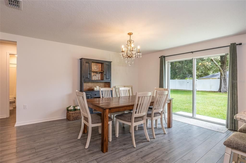 For Sale: $327,500 (3 beds, 2 baths, 1462 Square Feet)