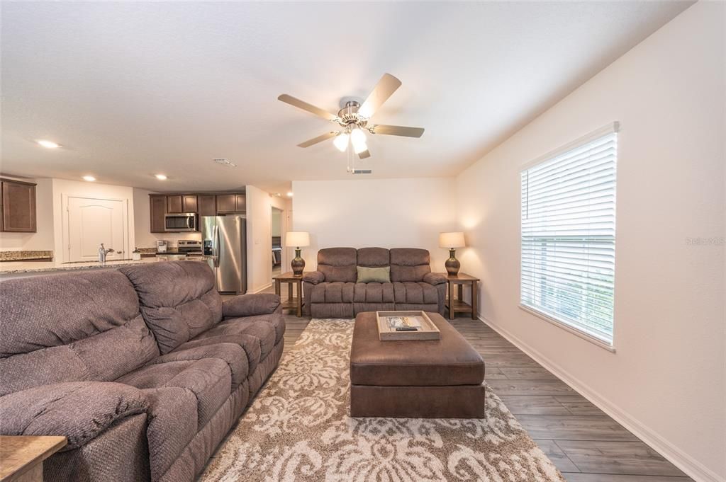 For Sale: $327,500 (3 beds, 2 baths, 1462 Square Feet)