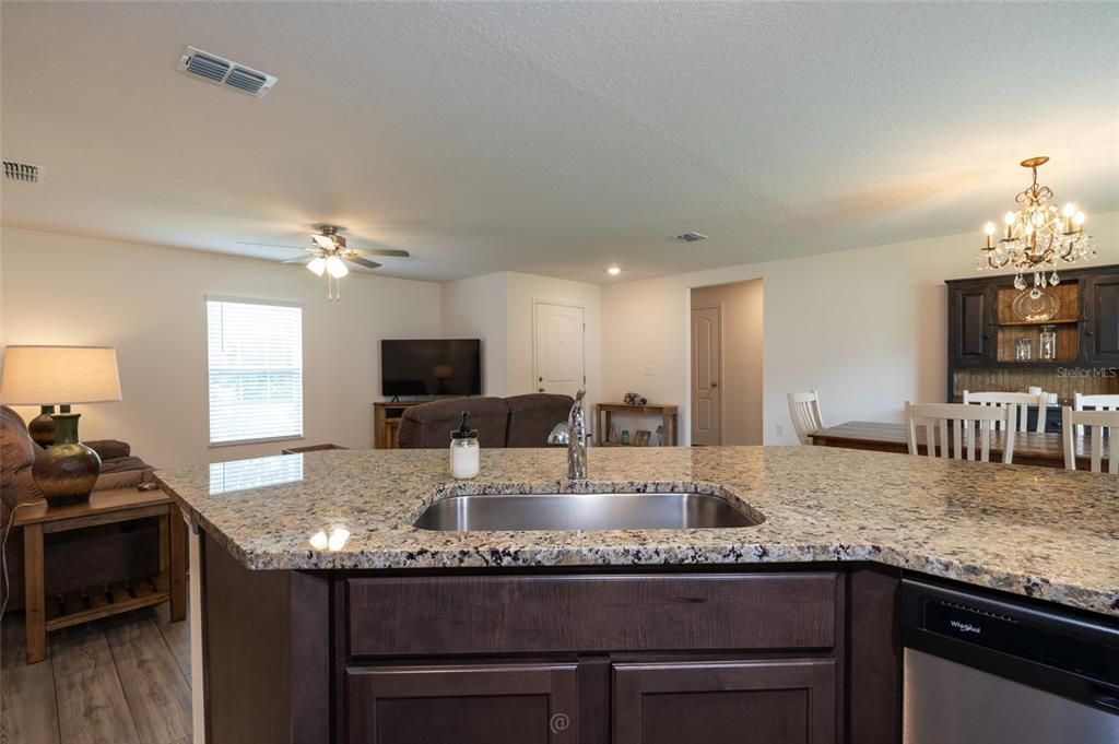 For Sale: $327,500 (3 beds, 2 baths, 1462 Square Feet)