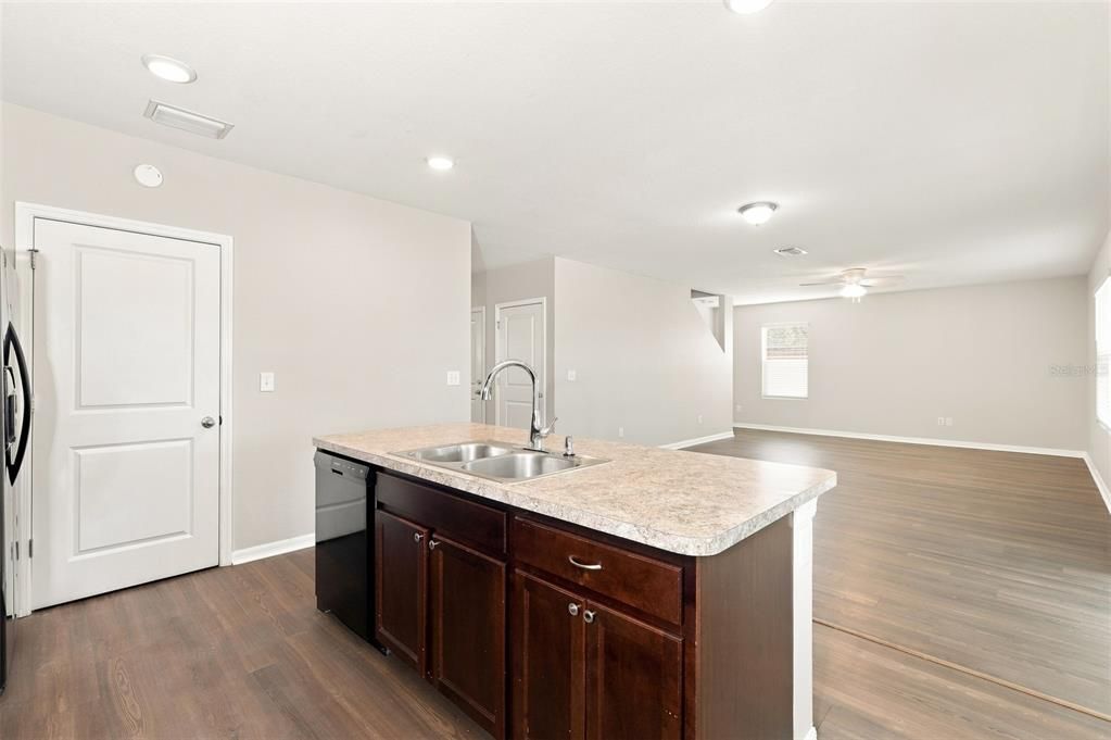 For Sale: $365,000 (4 beds, 2 baths, 2432 Square Feet)