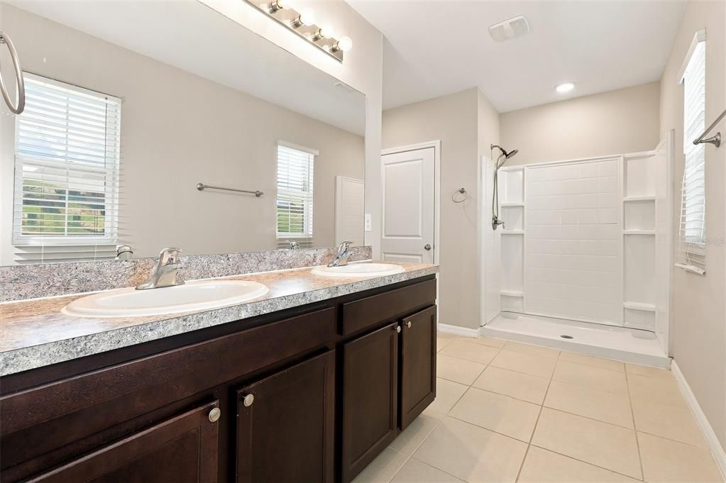 For Sale: $365,000 (4 beds, 2 baths, 2432 Square Feet)
