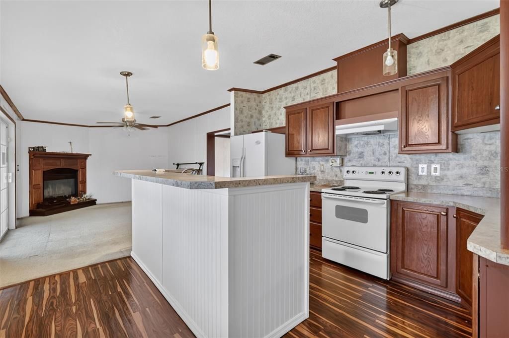 For Sale: $234,900 (3 beds, 2 baths, 1620 Square Feet)
