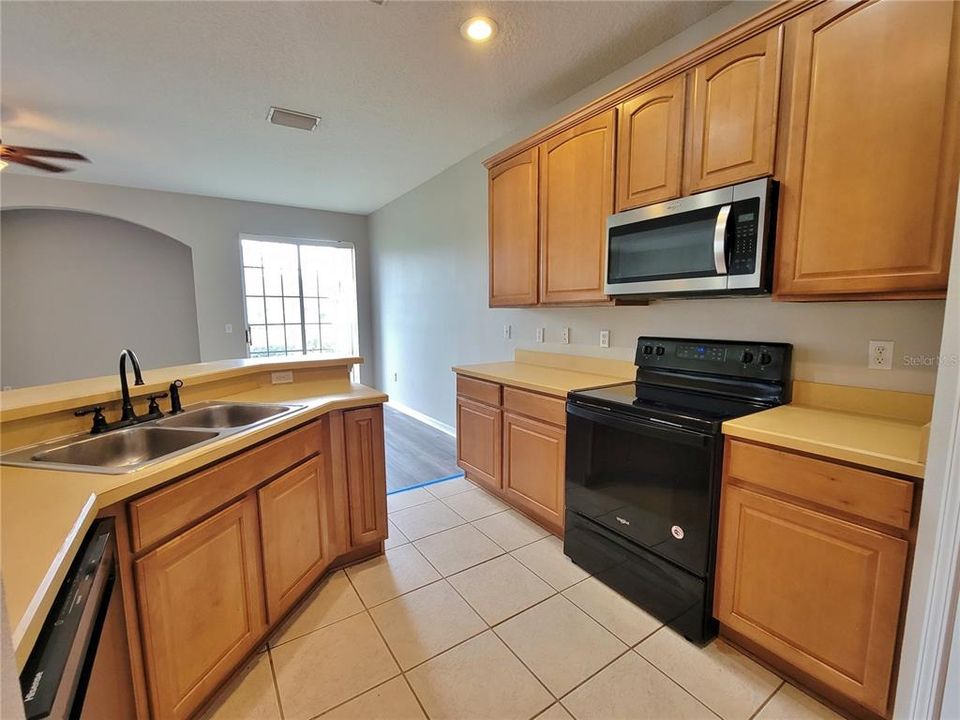 For Rent: $2,200 (3 beds, 2 baths, 1686 Square Feet)