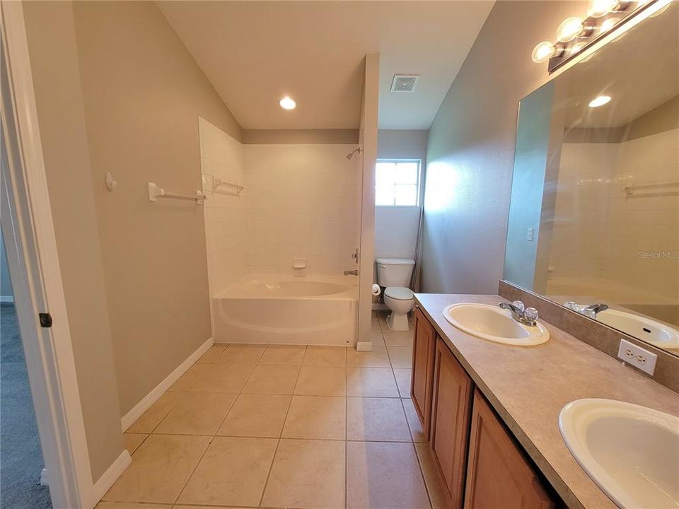 For Rent: $2,200 (3 beds, 2 baths, 1686 Square Feet)