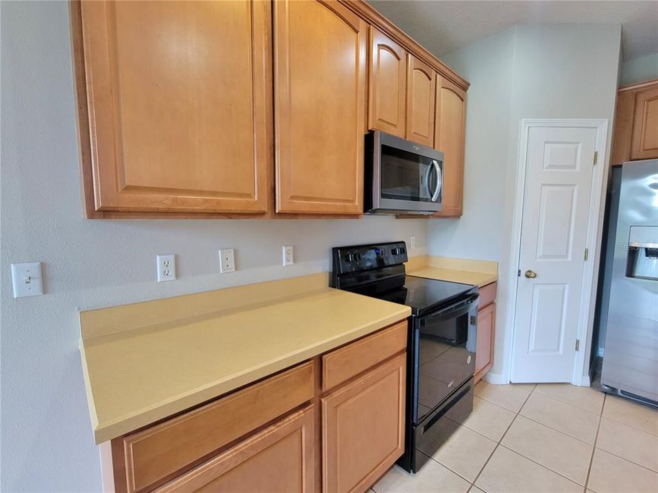 For Rent: $2,200 (3 beds, 2 baths, 1686 Square Feet)