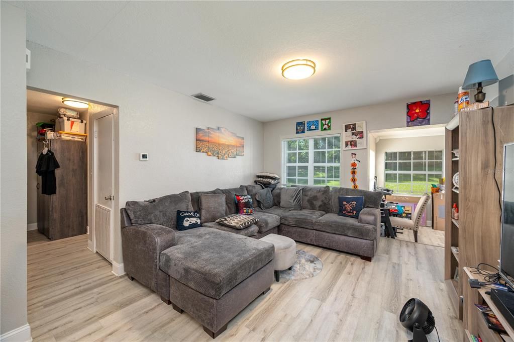 En Venta: $249,000 (3 camas, 2 baños, 1367 Pies cuadrados)