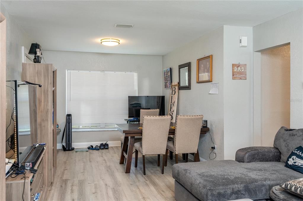 En Venta: $249,000 (3 camas, 2 baños, 1367 Pies cuadrados)