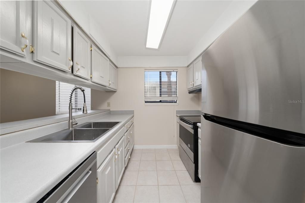 For Rent: $2,400 (3 beds, 2 baths, 1231 Square Feet)