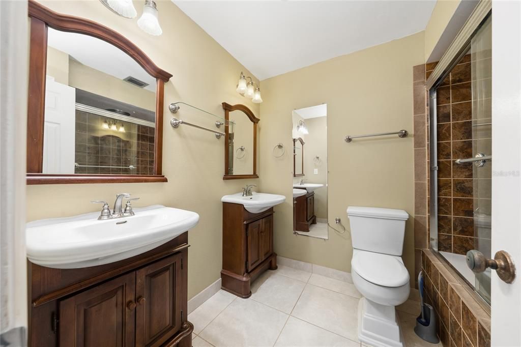 For Rent: $2,400 (3 beds, 2 baths, 1231 Square Feet)