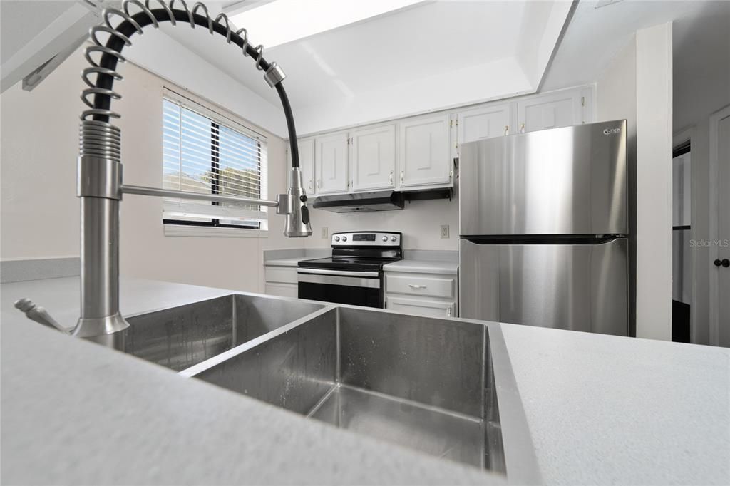 For Rent: $2,400 (3 beds, 2 baths, 1231 Square Feet)