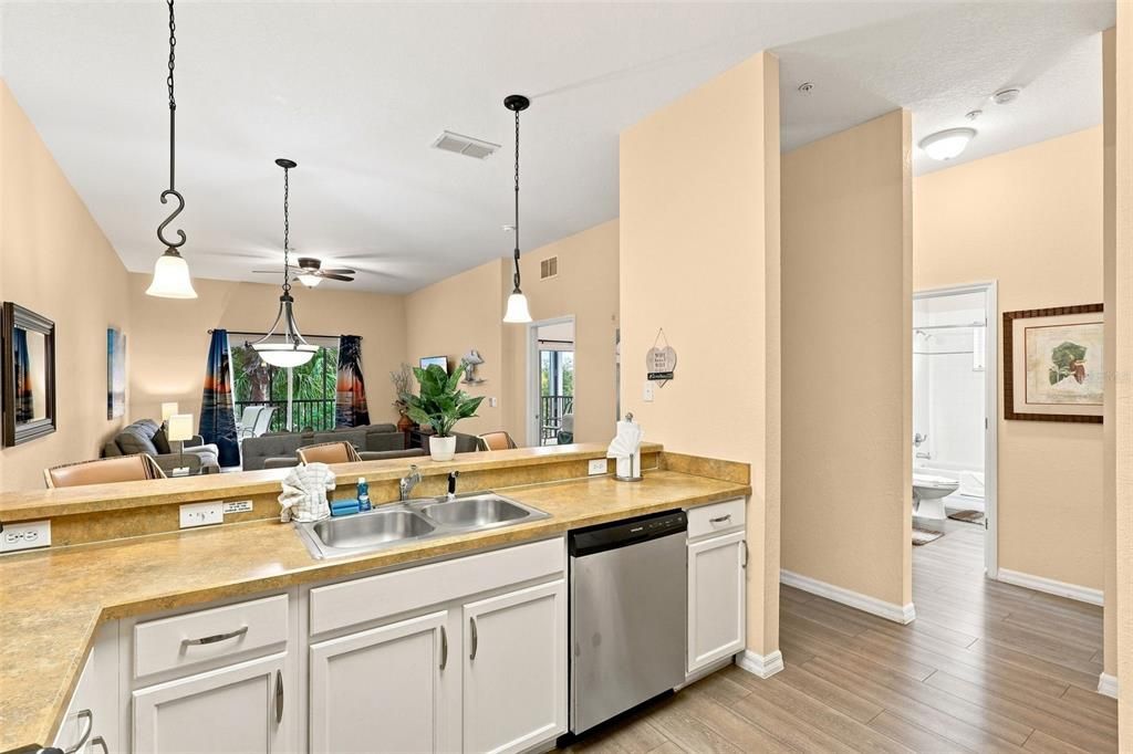 For Sale: $197,500 (2 beds, 2 baths, 1173 Square Feet)