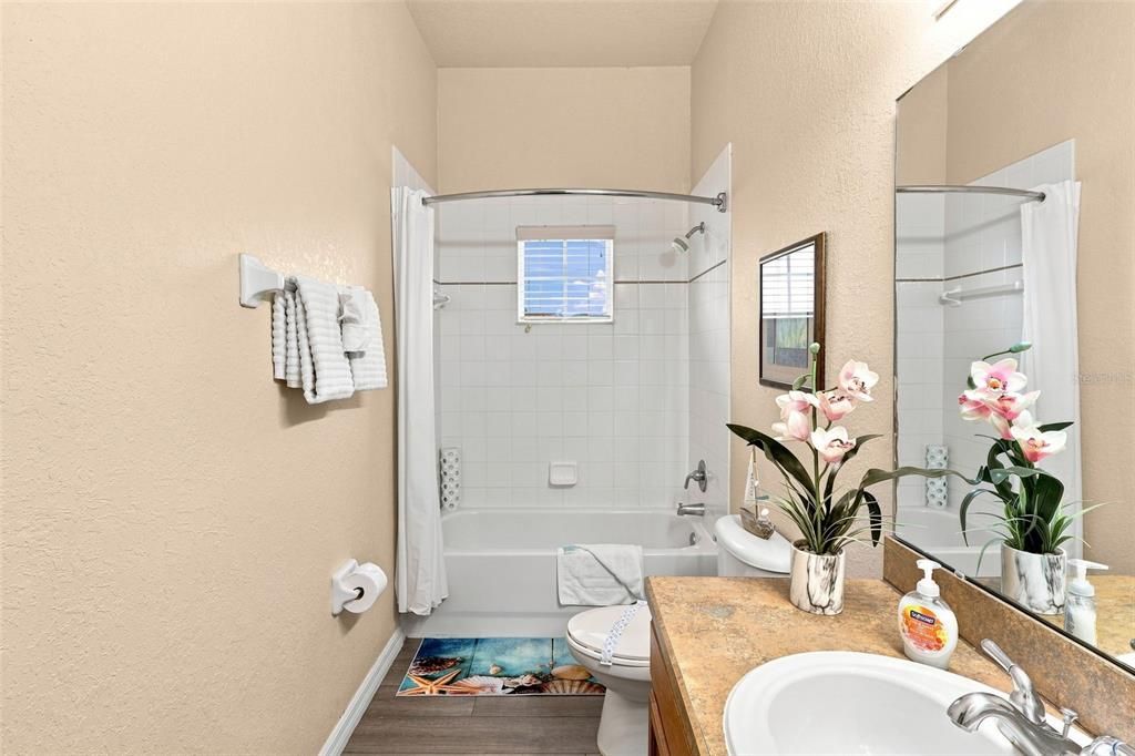 For Sale: $197,500 (2 beds, 2 baths, 1173 Square Feet)