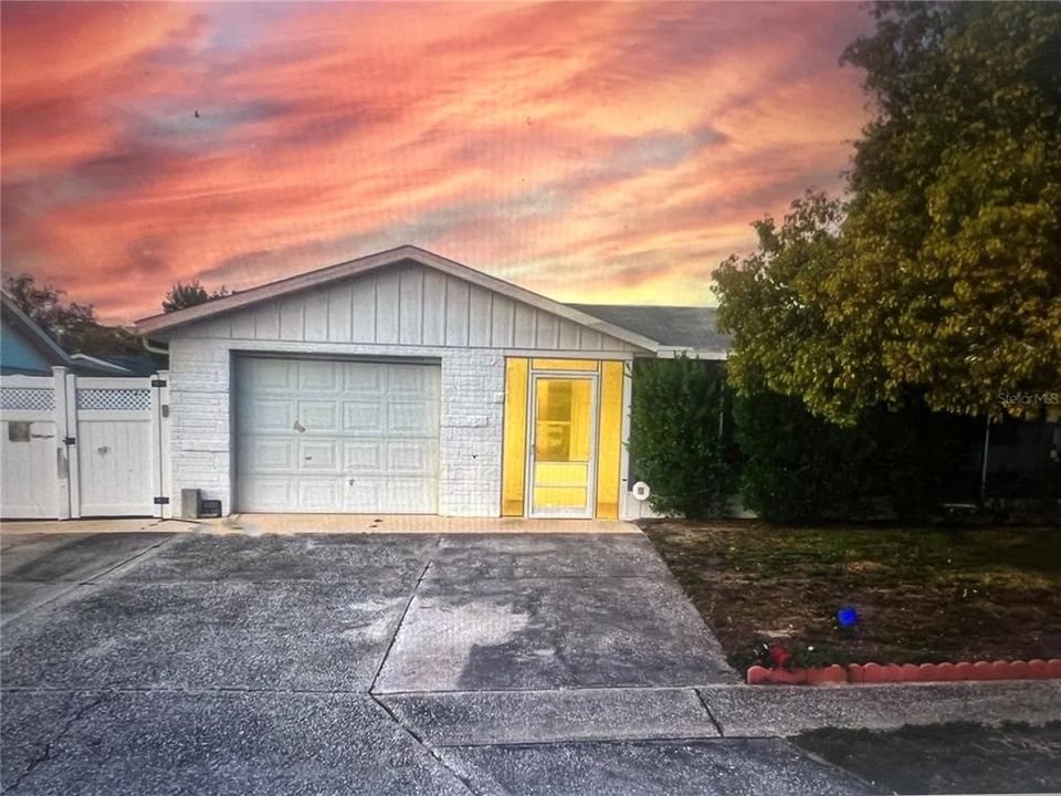 For Sale: $249,900 (2 beds, 2 baths, 1028 Square Feet)