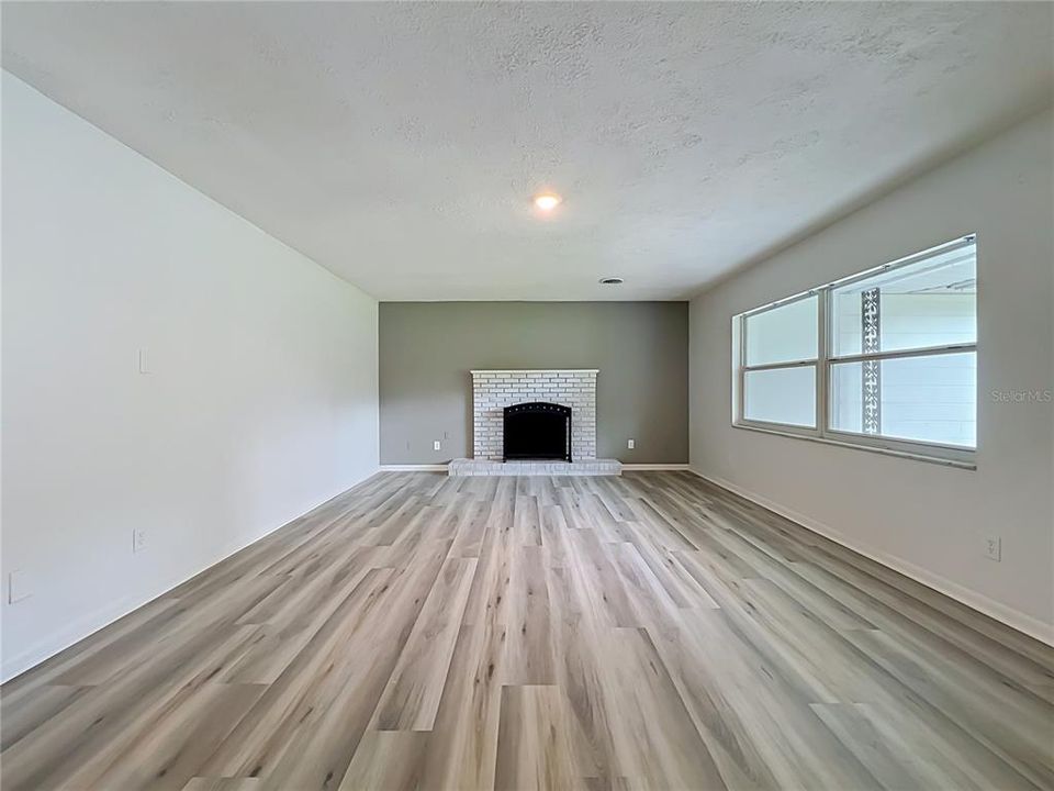 For Sale: $399,900 (3 beds, 2 baths, 2012 Square Feet)