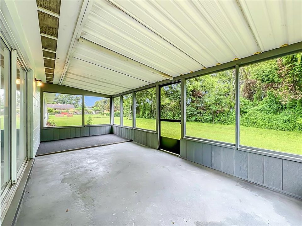 For Sale: $399,900 (3 beds, 2 baths, 2012 Square Feet)