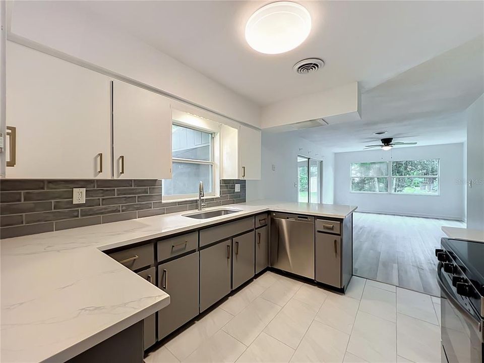 For Sale: $399,900 (3 beds, 2 baths, 2012 Square Feet)