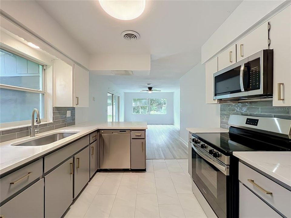 For Sale: $399,900 (3 beds, 2 baths, 2012 Square Feet)