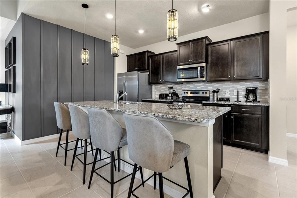 For Sale: $699,900 (7 beds, 5 baths, 3282 Square Feet)