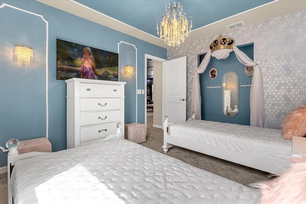 For Sale: $699,900 (7 beds, 5 baths, 3282 Square Feet)