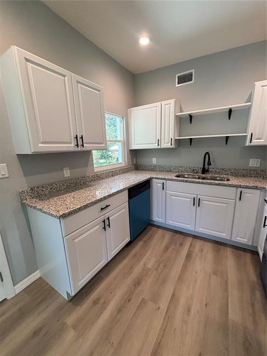For Sale: $279,900 (4 beds, 2 baths, 1324 Square Feet)