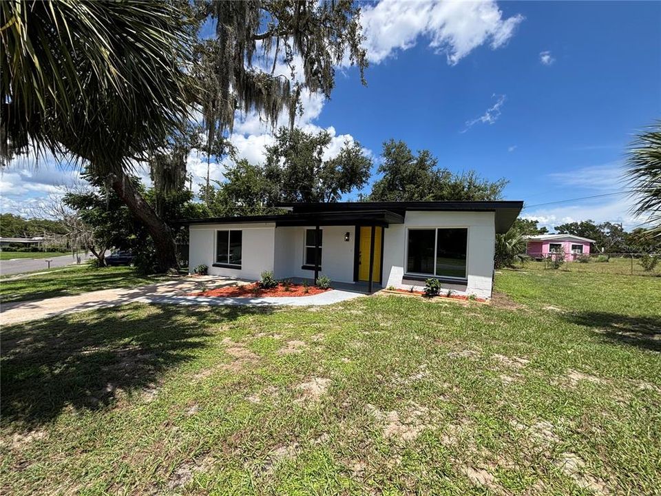 For Sale: $279,900 (4 beds, 2 baths, 1324 Square Feet)
