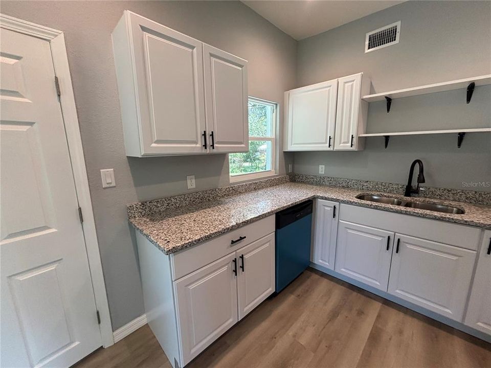 For Sale: $279,900 (4 beds, 2 baths, 1324 Square Feet)