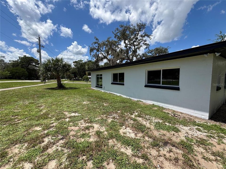 For Sale: $279,900 (4 beds, 2 baths, 1324 Square Feet)