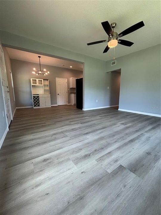 For Sale: $279,900 (4 beds, 2 baths, 1324 Square Feet)