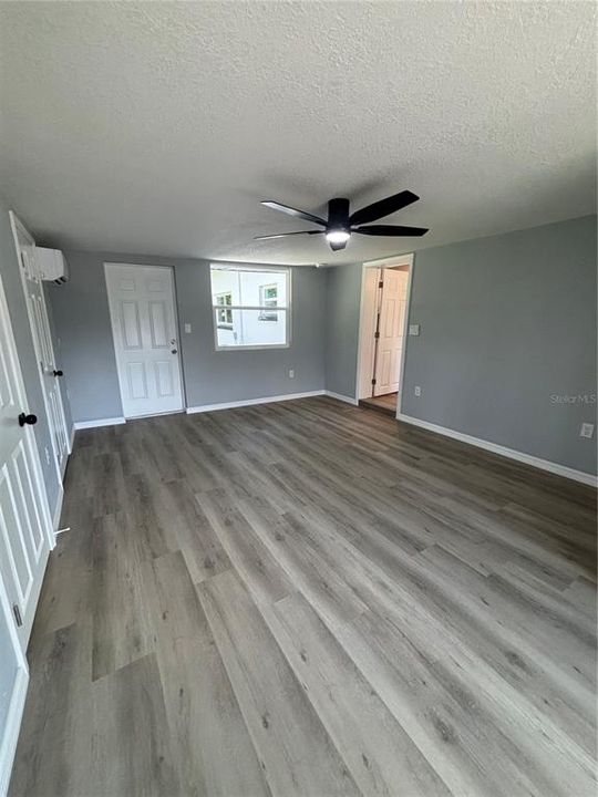 For Sale: $279,900 (4 beds, 2 baths, 1324 Square Feet)