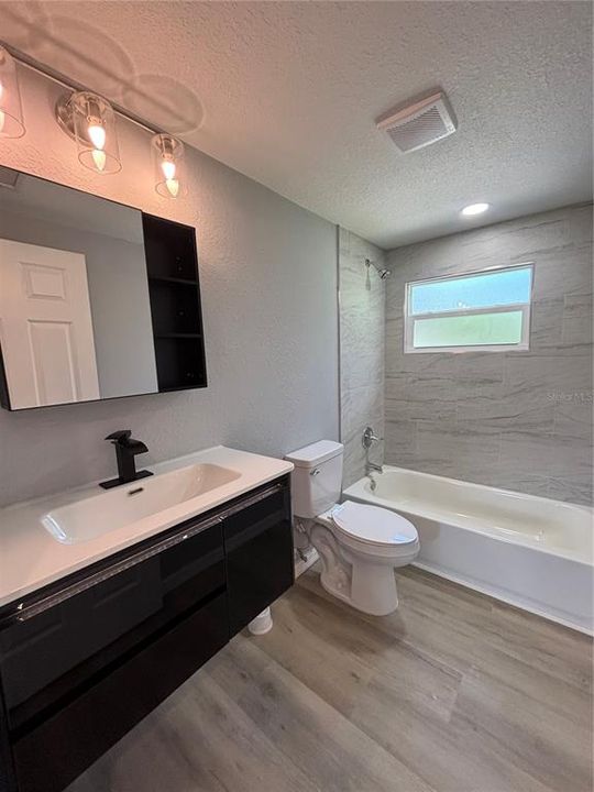 For Sale: $279,900 (4 beds, 2 baths, 1324 Square Feet)