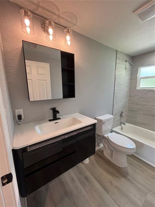 For Sale: $279,900 (4 beds, 2 baths, 1324 Square Feet)