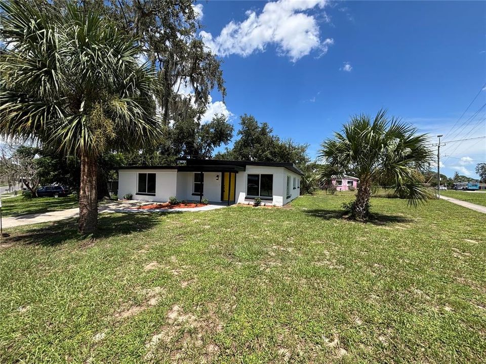 For Sale: $279,900 (4 beds, 2 baths, 1324 Square Feet)