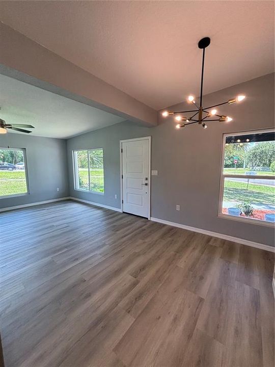 For Sale: $279,900 (4 beds, 2 baths, 1324 Square Feet)