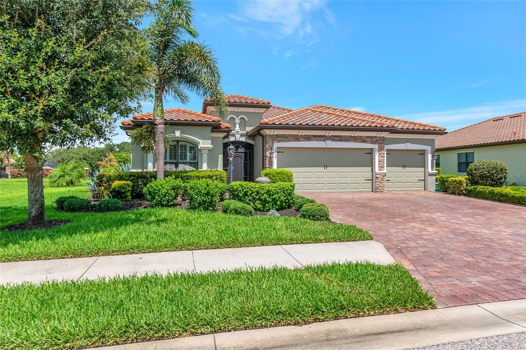 For Sale: $799,777 (4 beds, 2 baths, 2239 Square Feet)