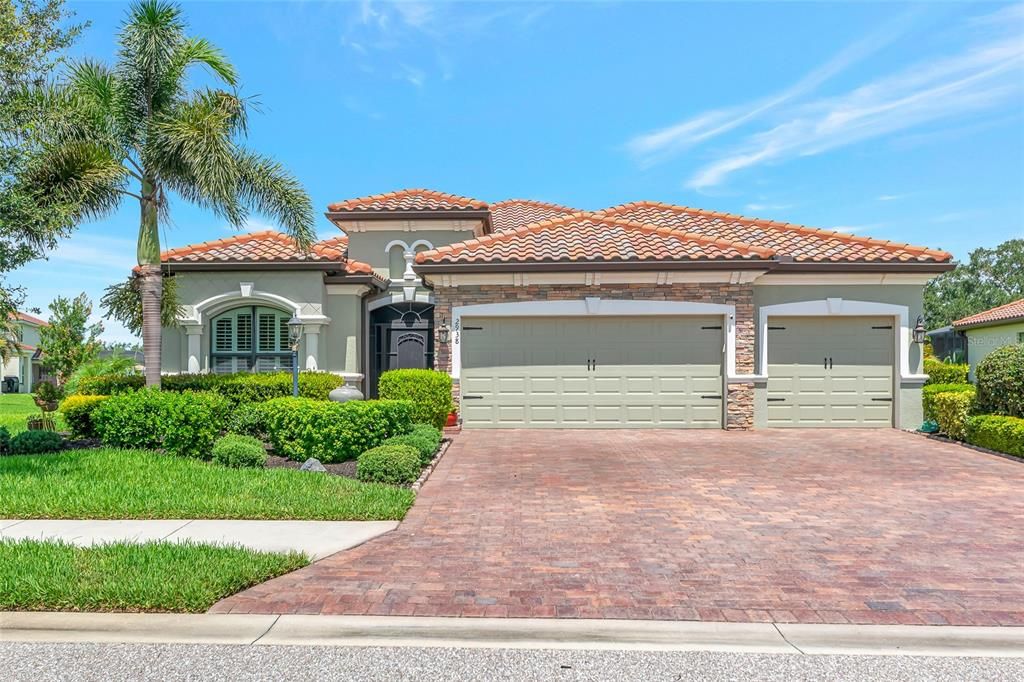For Sale: $799,777 (4 beds, 2 baths, 2239 Square Feet)