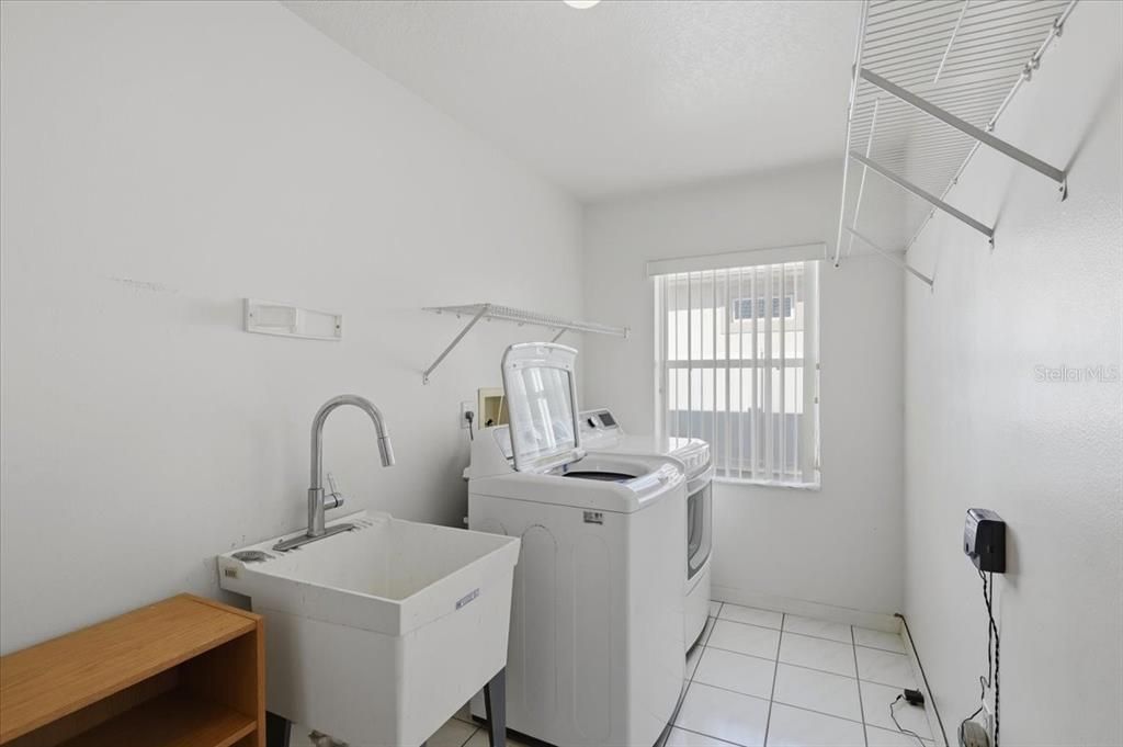 На продажу: $279,900 (3 спален, 2 ванн, 1580 Квадратных фут)