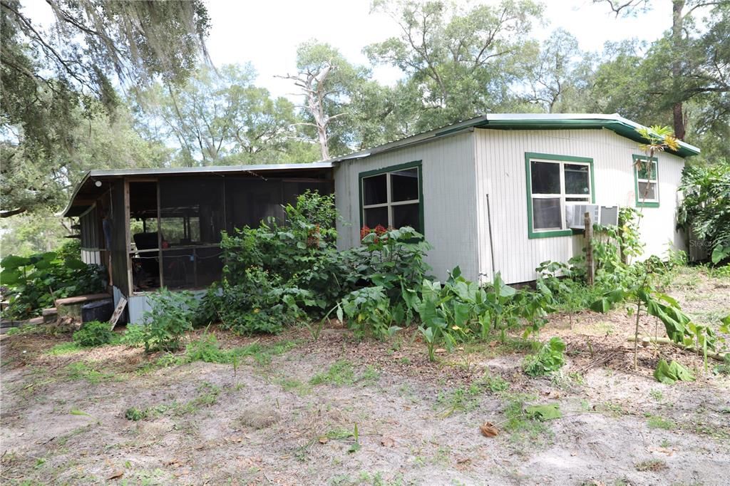 For Sale: $100,000 (3 beds, 2 baths, 1152 Square Feet)