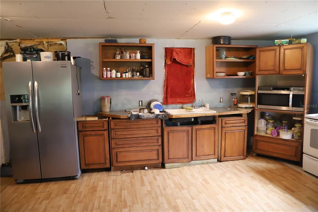 For Sale: $100,000 (3 beds, 2 baths, 1152 Square Feet)